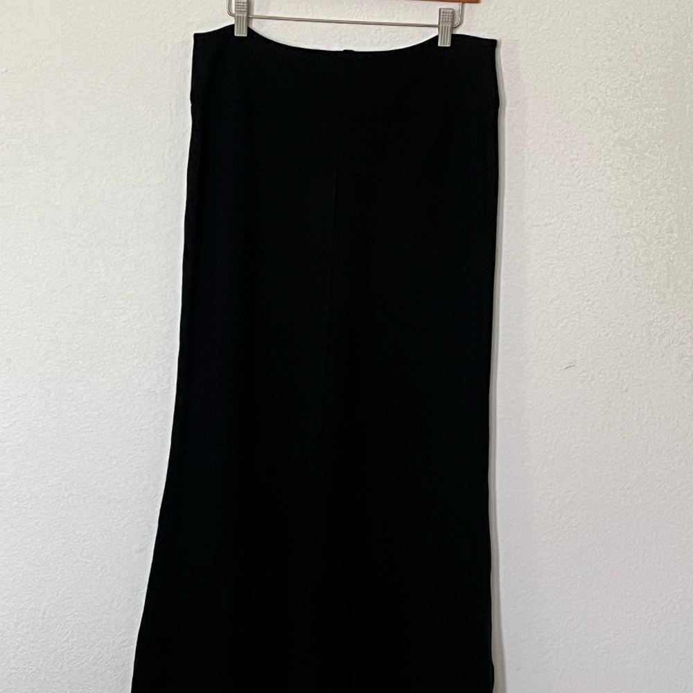Elegant Black Women's Skirt with Pleat